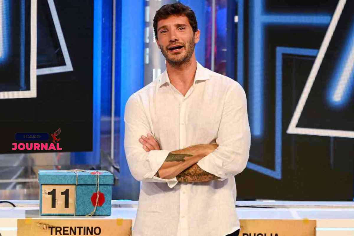 Stefano De Martino commosso ad Affari Tuoi (IcaroJournal.com)