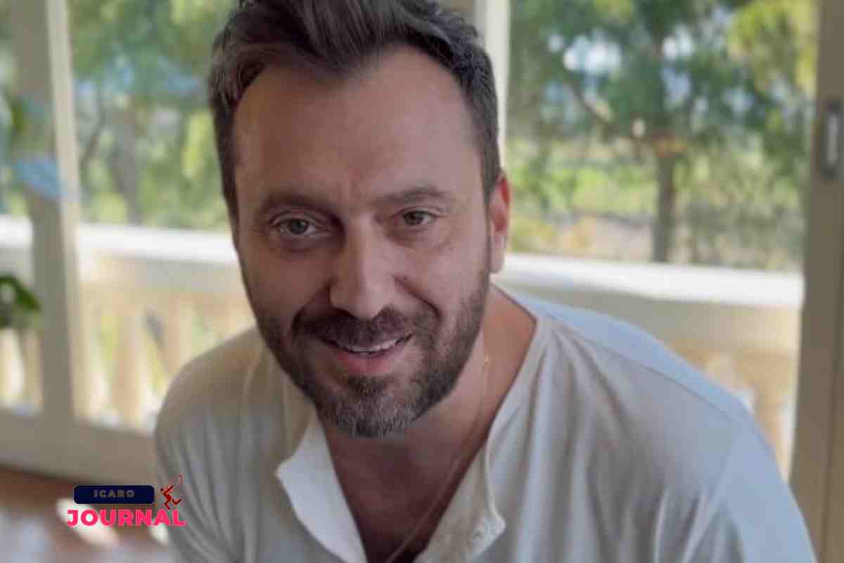 Auguri Cesare Cremonini: torta a forma di sax, amici vip e un coro “We are the world”