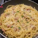 Patate e salsiccia… quando non sai cosa preparare, vai sul sicuro: metti tutto in forno e via!