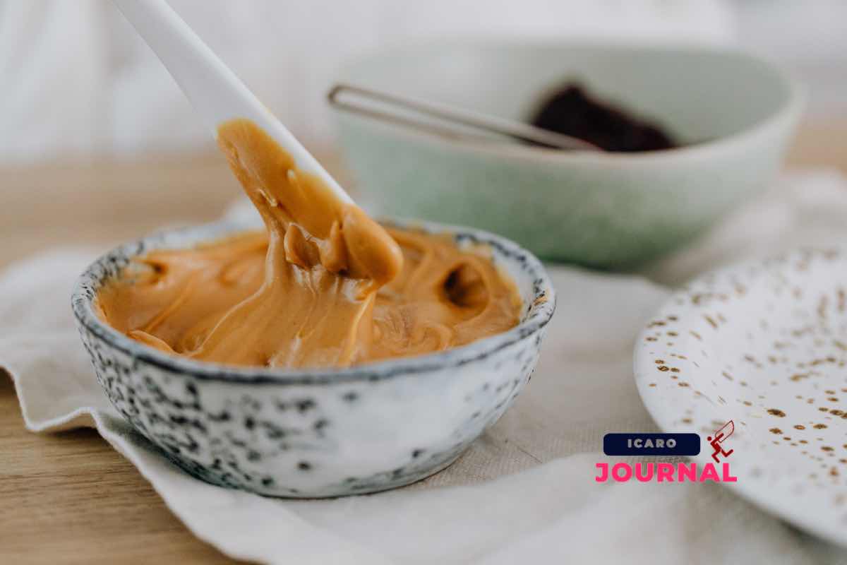 Burro di arachidi fatto in casa, la ricetta vegana che ti cambia la colazione