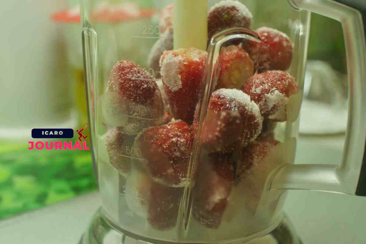 Spumone fragole e mirtilli - IcaroJournal