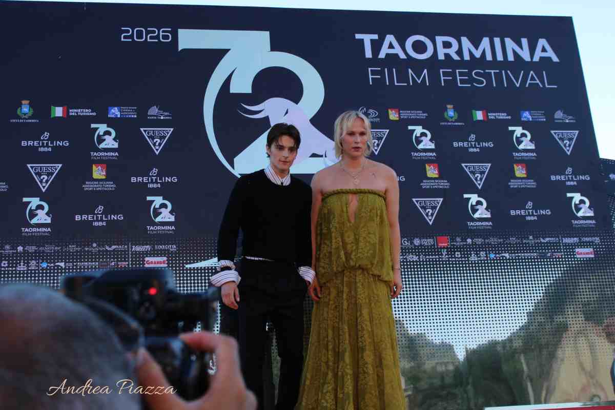 Tommy Dorfman ex di Tredici debutto alla regia- IcaroJournal