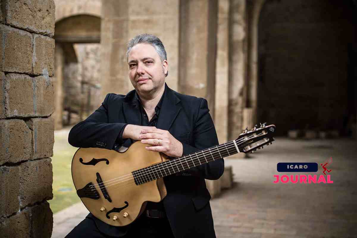 Francesco Buzzurro porta la sua orchestra a sei corde nel chiostro Santa Maria di Gesù