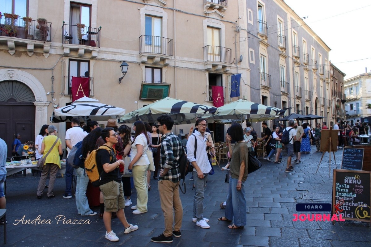 Piazza Letteraria in Piazza Scammacca a Catania - IcaroJournal
