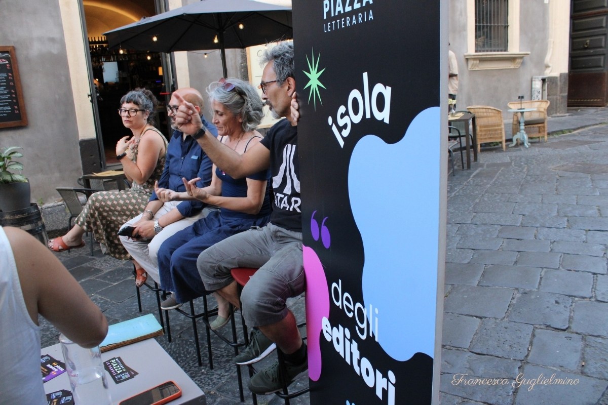 Piazza Letteraria in Piazza Scammacca a Catania - IcaroJournal