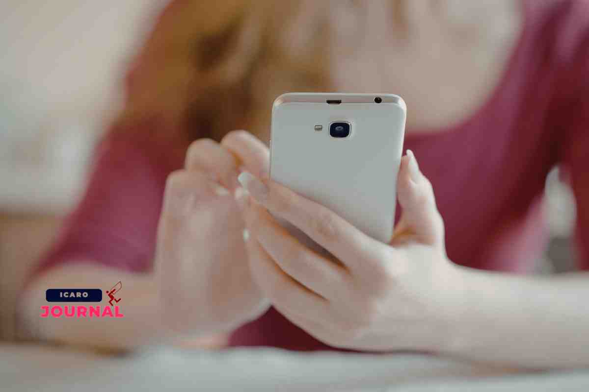 Usare smartphone al mattino - IcaroJournal